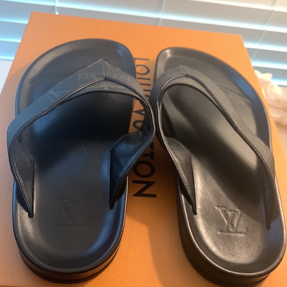Louis Vuitton MIRABEAU THONG SANDALS - Picture 11 of 14